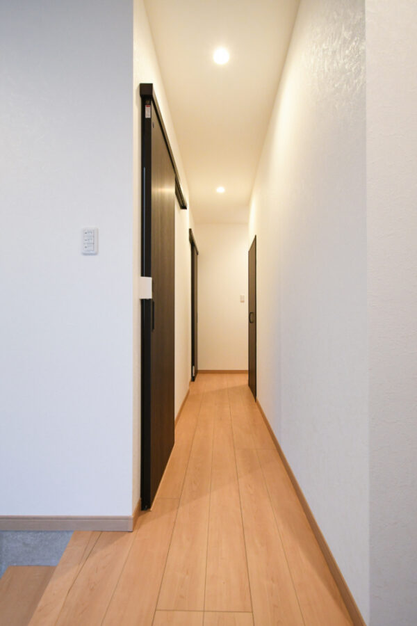 トイレや洗面所など全て引き戸へ