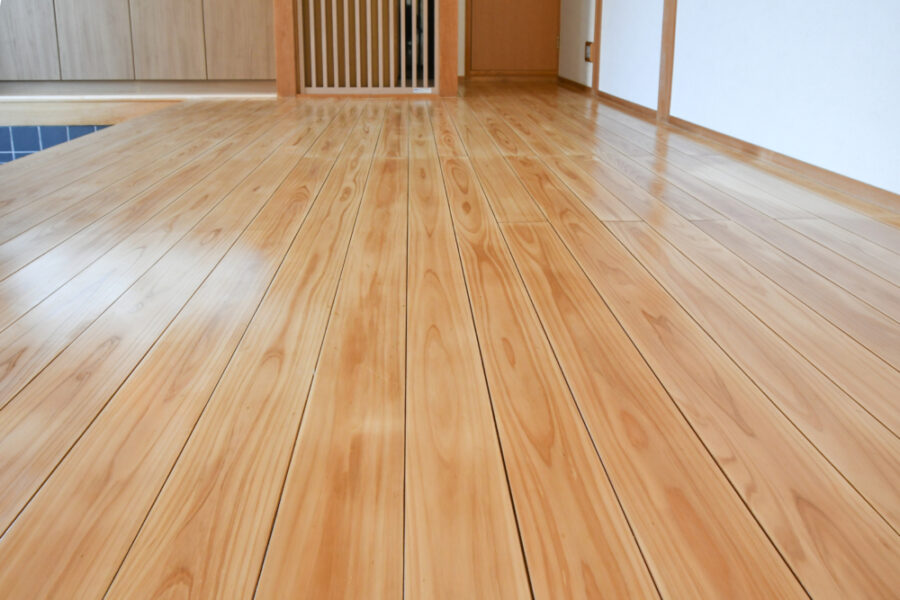 床は研磨してワックス再生工事