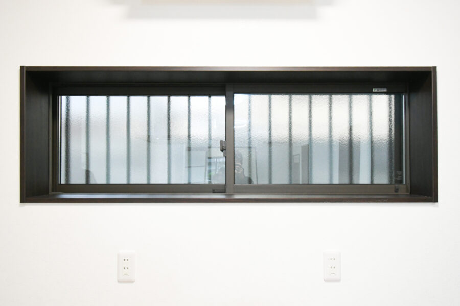 出窓撤去してシンプルな断熱サッシ取替