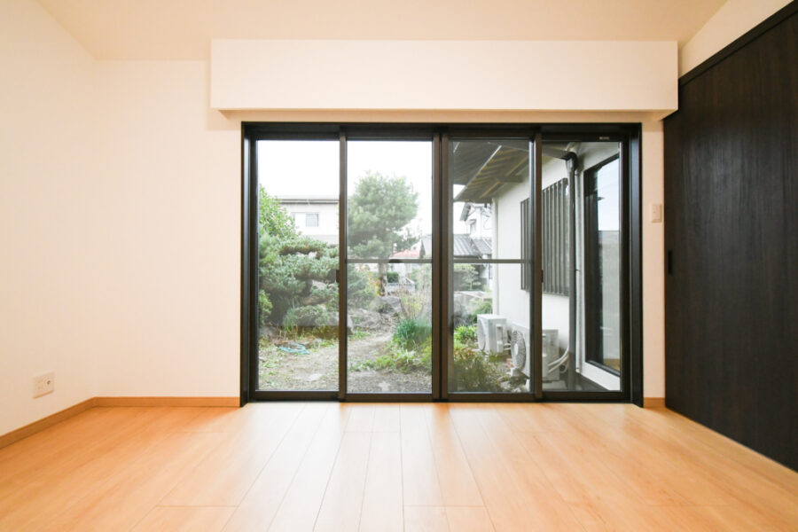 大きな雨戸付4枚引き違いサッシ取替