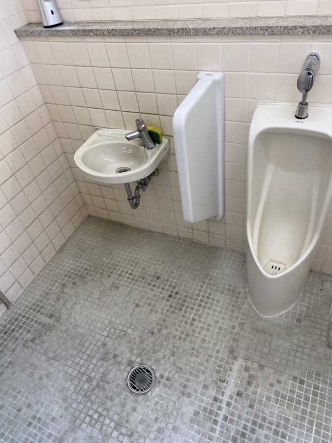 トイレ小便器を増やしてトイレ全体を一新