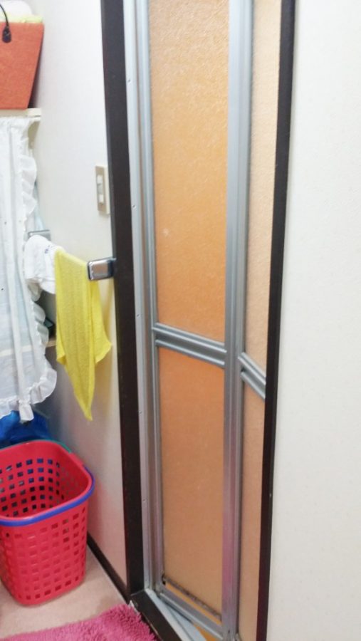 【浴室入り口】折れ戸も交換しました。