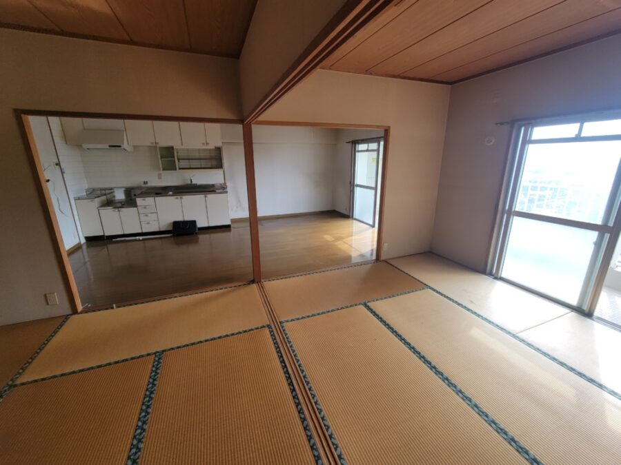 大きな引き違い戸から壁作成して片引き戸へ