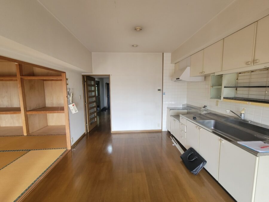 キッチン位置も変わり引き戸で入る