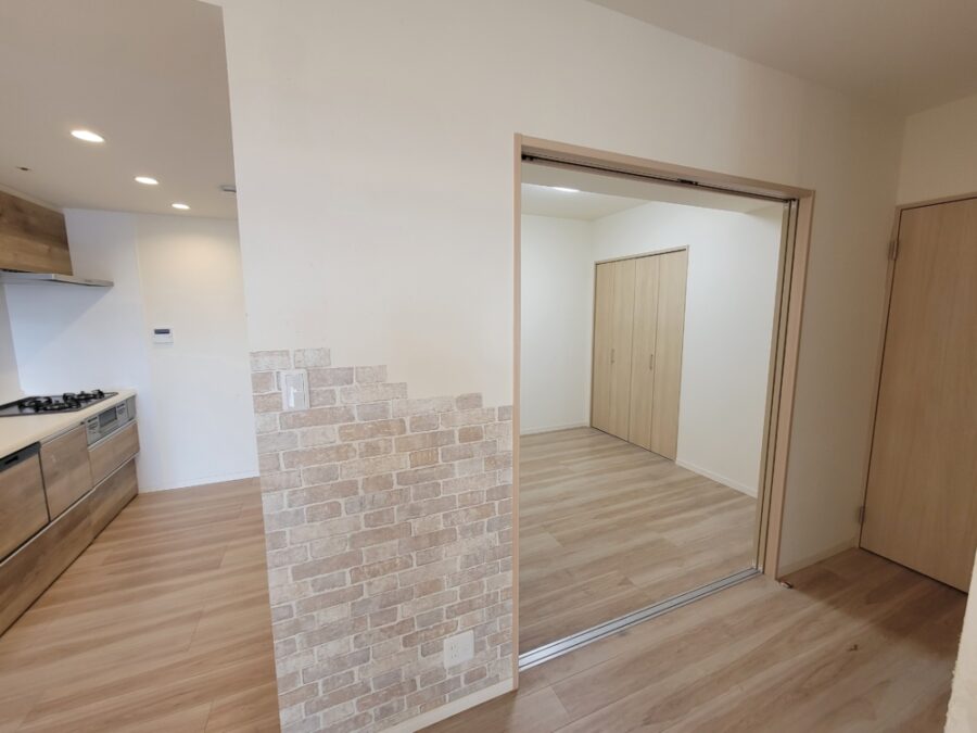 明るく見通しとれて床はフロアタイル仕上げ