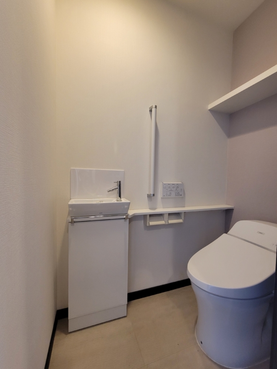 トイレ面もエコカラット張り