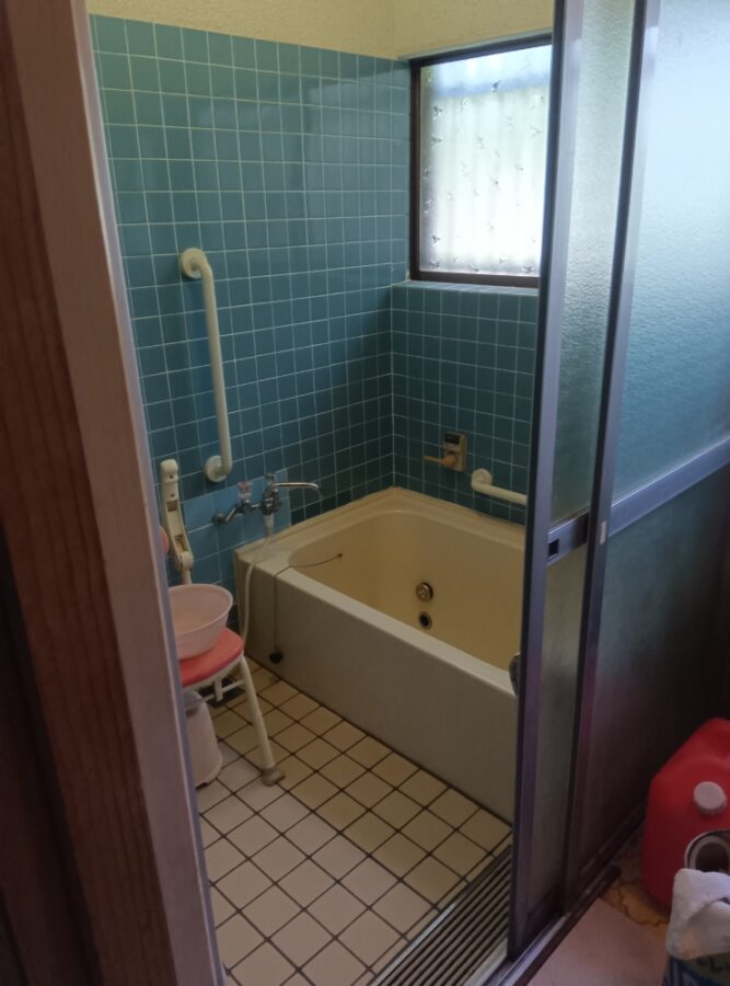 タイルお風呂から最新高級バスルーム