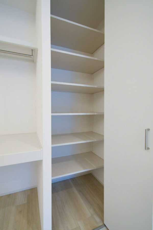 お布団や多目的に収納が可能