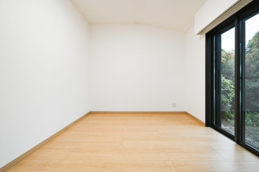 和風の壁も洋風に変わ