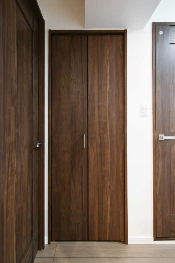 廊下にたっぷり収納が出来るクローゼット新設