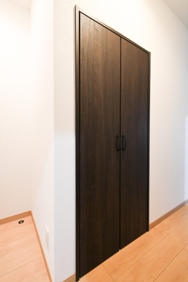 廊下収納位置も変えて使いやすく収納しやすく