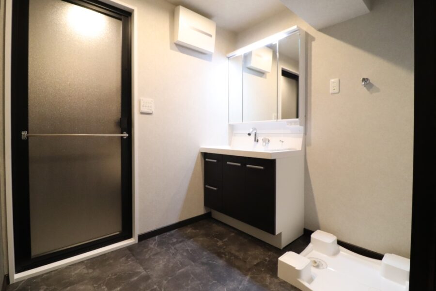 落ち着いた濃い色合い