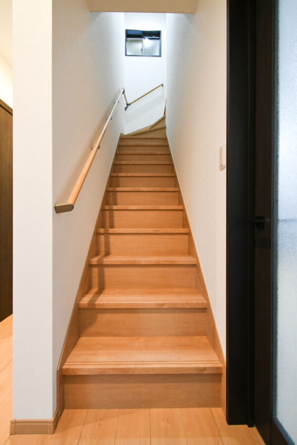 階段も架け替えて昇り降りしやすく