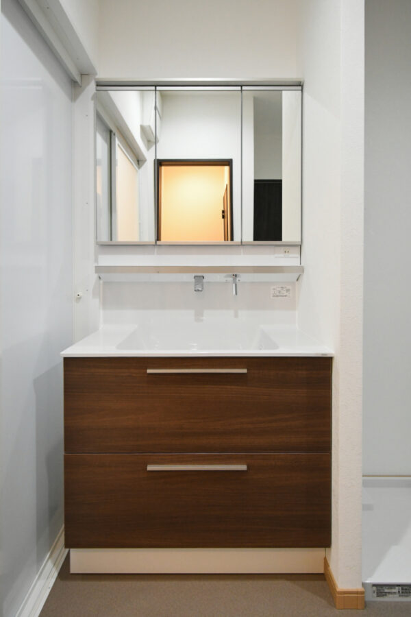 洗面台も間取りや向きを変えて使いやすく