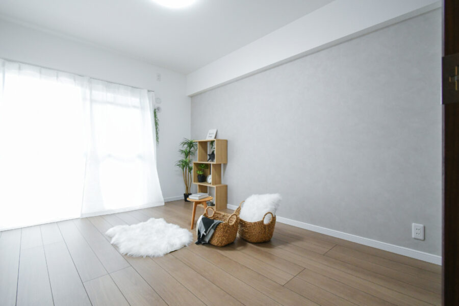 グレー石目柄アクセントクロスがシック