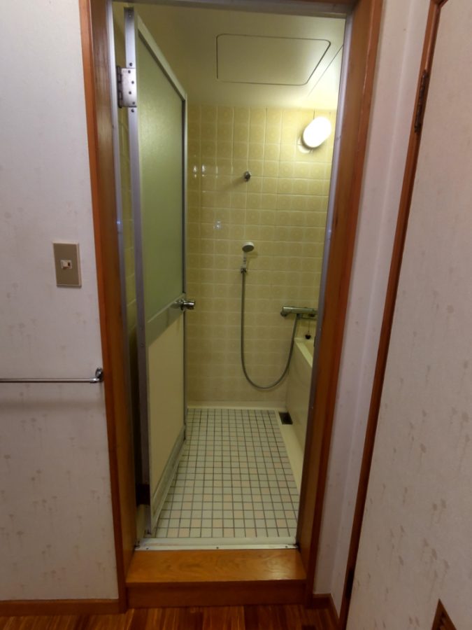 浴室折れ戸もカバー工法で取替