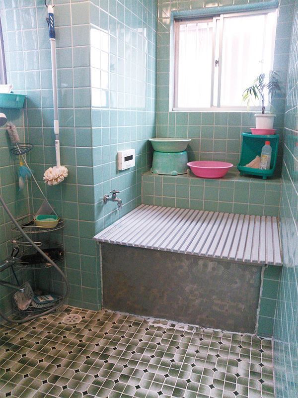 【浴室】ユニットバスはTOTOサザナPタイプ高断熱浴槽で広々。水栓も押しやすい。