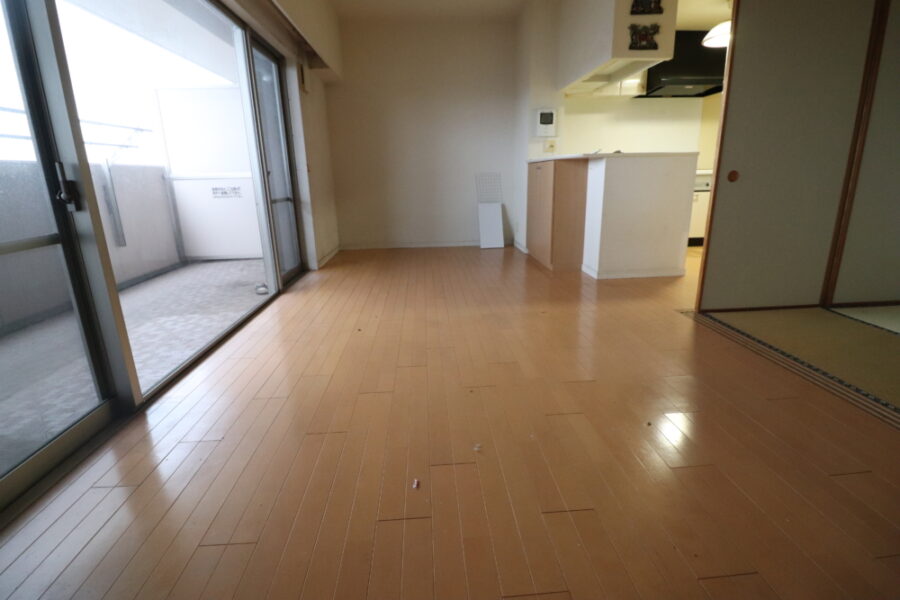 クロスも白系で明るく綺麗に