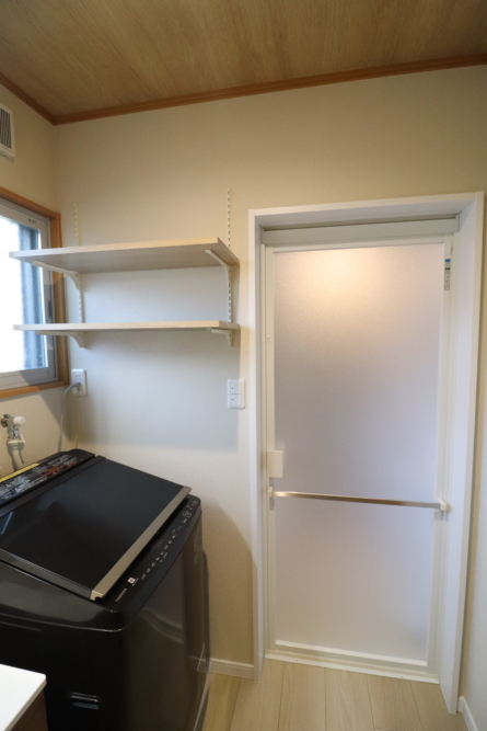 開き戸に変わりお掃除しやすくレールなし