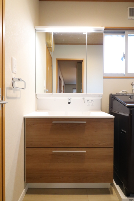 タッチレス水栓やハイバックカウンター