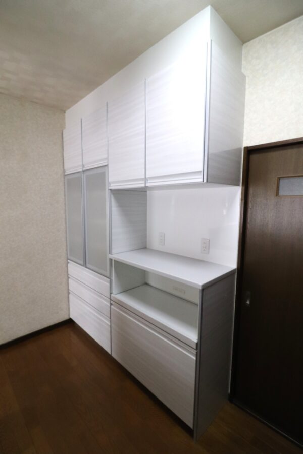 カップボードも家電収納付で便利に