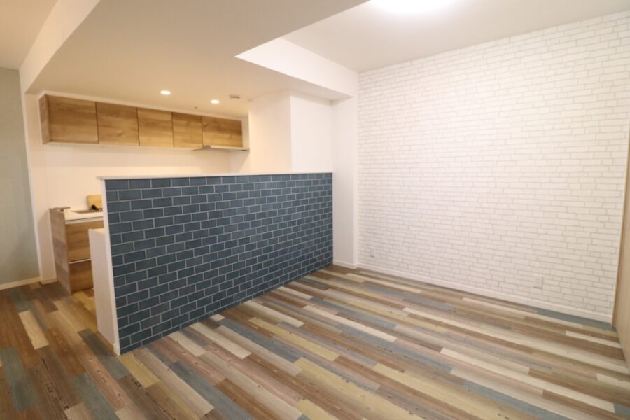 洋室壁を撤去して新設壁造作