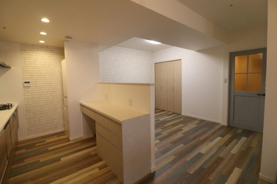 明るく見通しとれて床はフロアタイル仕上げ