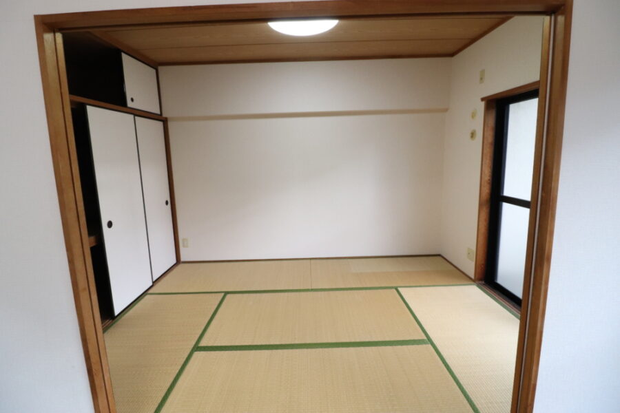 和室から天井高い洋室へ