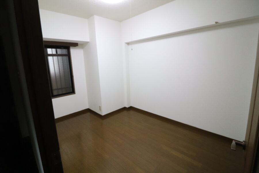 床もチェスナット柄で家具も合わせやすい