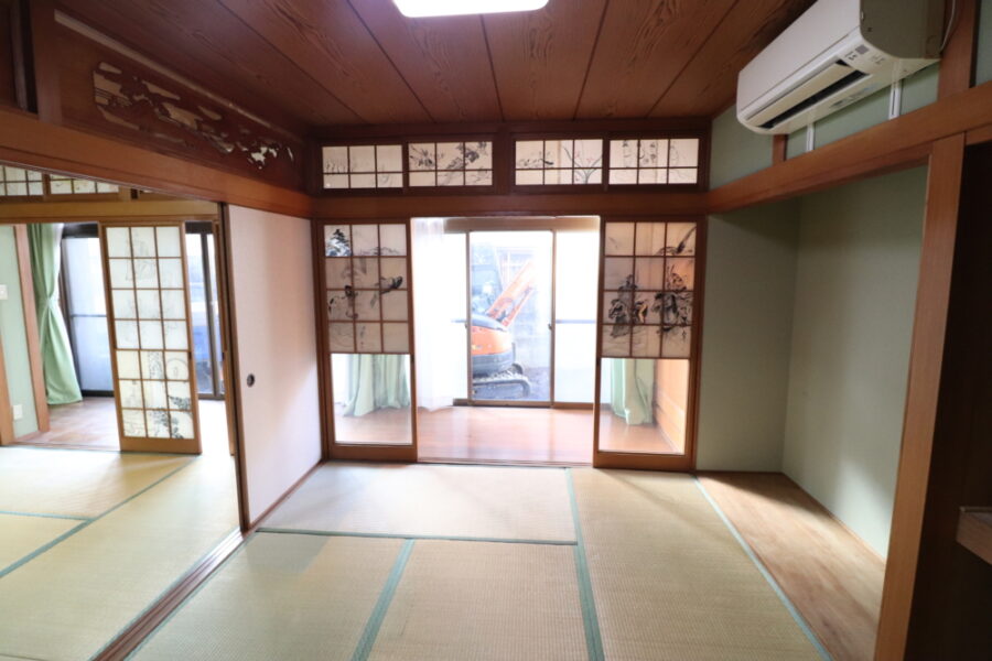 抜けない柱はクロス仕上げで明るい洋室へ