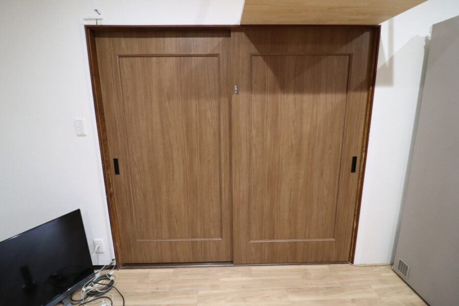 ドアも造作建具新調