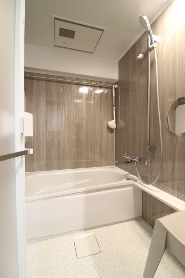 落ち着きあり暖房機や人大浴槽で快適性×銀