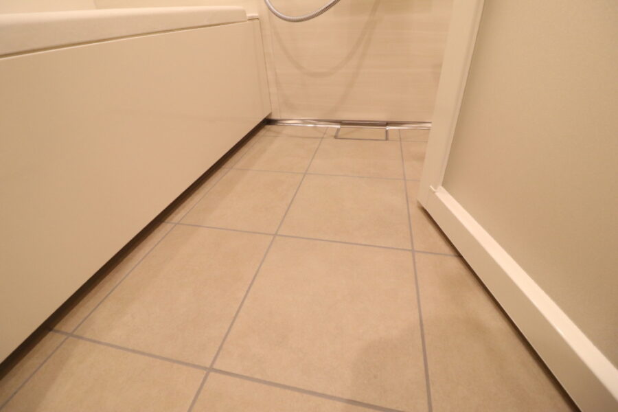 磁器タイルで豪華仕上げ