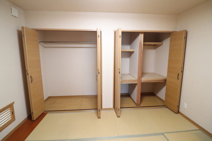 180cm×350cmの大きなウォークインクローゼットへ