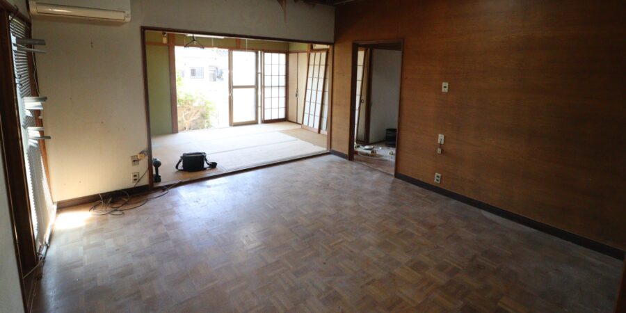 和室との間に3枚引き違い戸