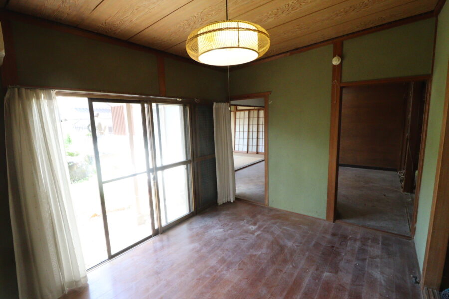 ドアも開き戸からアウトセット引き戸へ