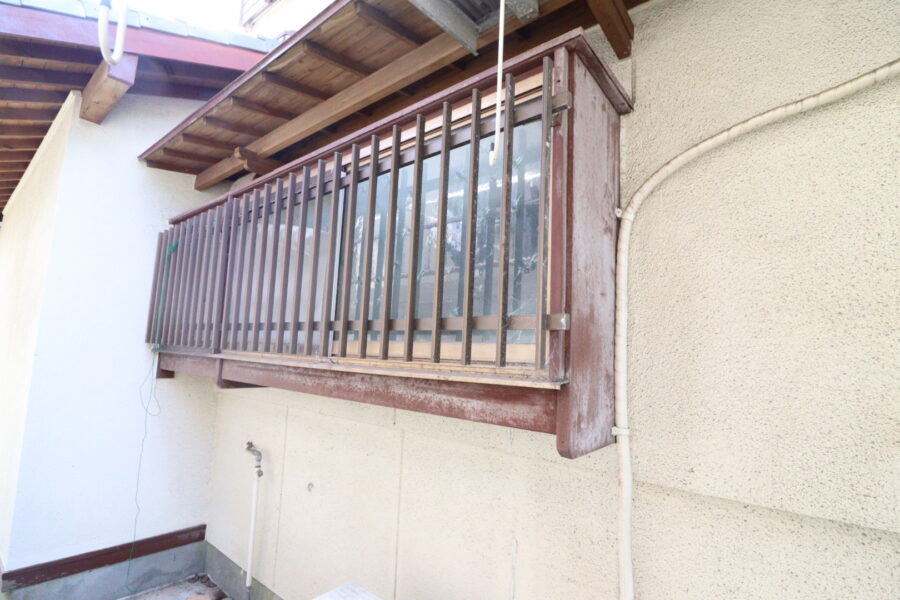 出窓撤去してシンプルな断熱サッシ取替