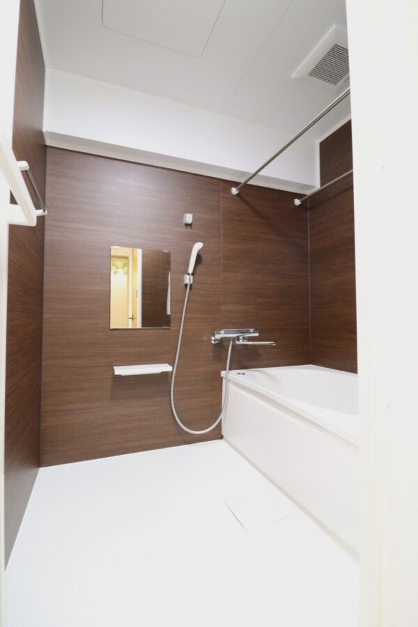 ウォールナット系で落ち着きのある色合い