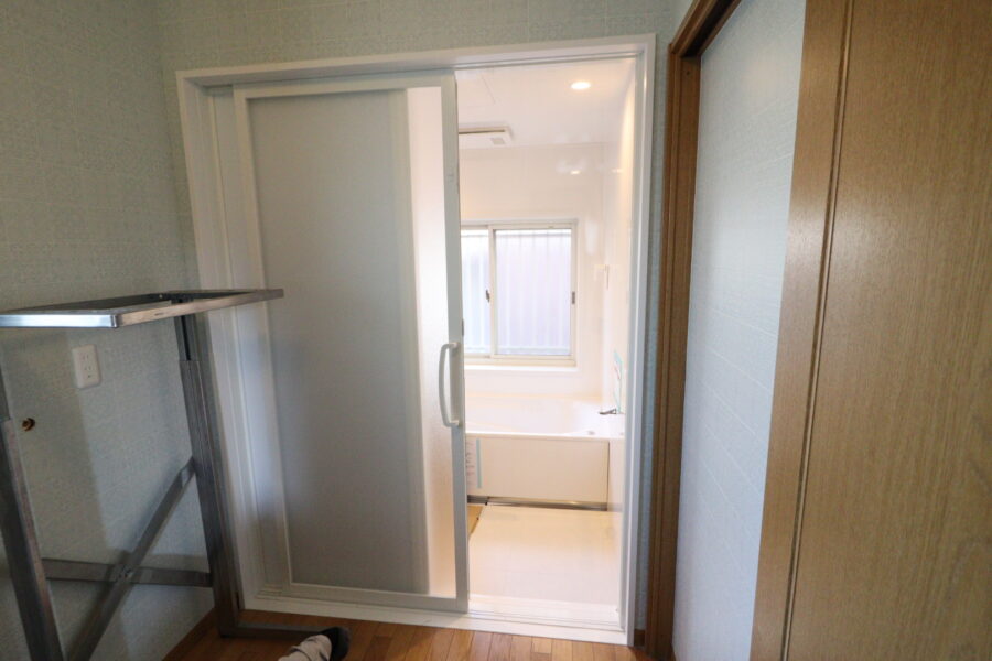 引き戸で動線良く入りやすく