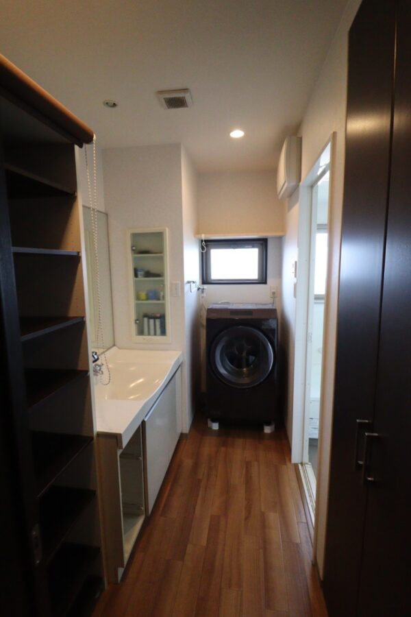 洗面所クロスや内装まで