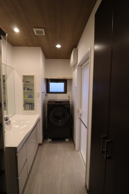 洗面所クロスや内装まで