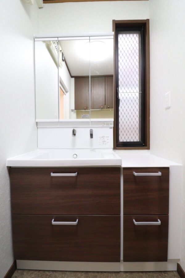 75cmと30cm組み合わせの洗面台へ