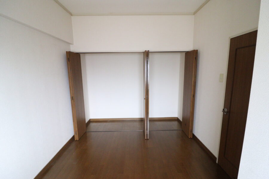 クローゼットドアも新しく