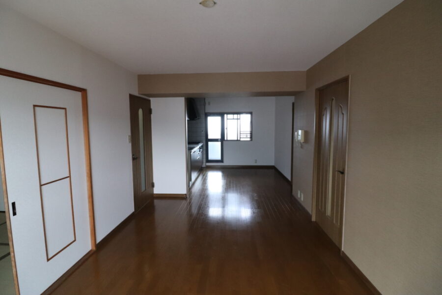 リビング入口の壁も撤去されてスッキリ