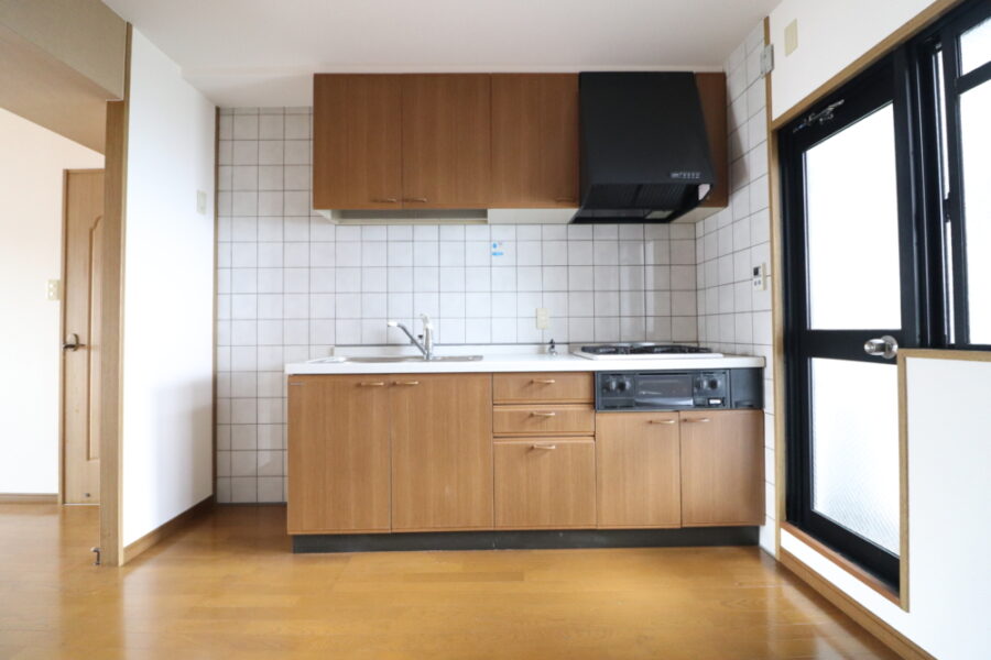 石目柄デザインの色合い素敵なキッチン