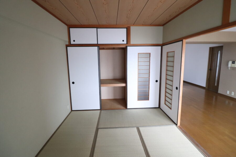 押し入れからクローゼットへ変わり洋室入口位置も変更