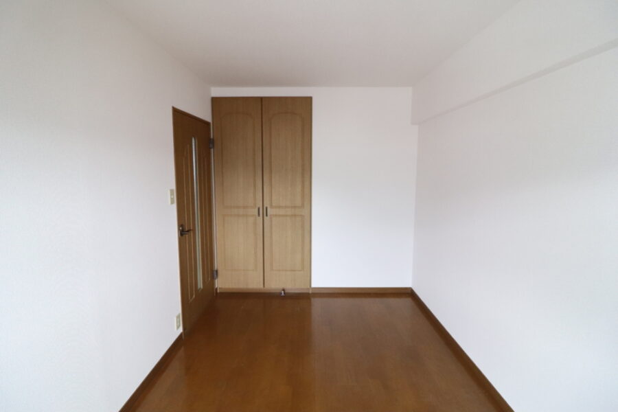 リビングから入るファミリークローゼットで収納たっぷり生活感の出ない暮らしへ