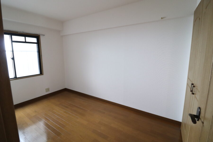 リビング横にある洋室も綺麗に変わる