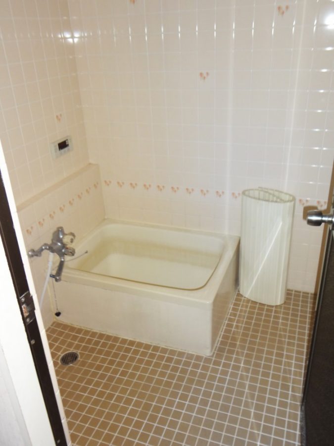 【浴室】高断熱浴槽・節水性シャワーで家計にも優しい。
