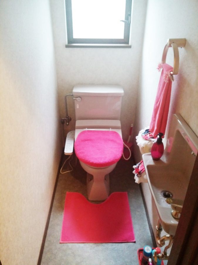【トイレ】タンクレストイレで広くすっきり。
